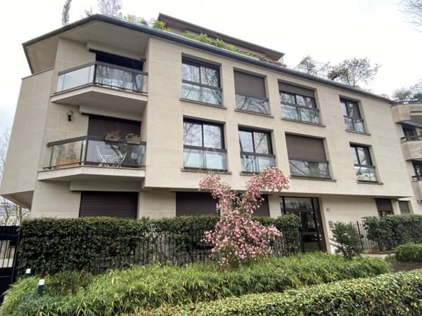 NEUILLY SUR SEINE/ DUPLEX AVEC TERRASSE, BALCON, 3 PARKING, CAVE, 4 CHAMBRES
