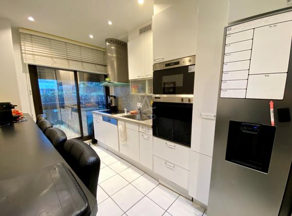 NEUILLY SUR SEINE/ DUPLEX AVEC TERRASSE, BALCON, 3 PARKING, CAVE, 4 CHAMBRES