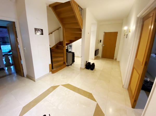 NEUILLY SUR SEINE/ DUPLEX AVEC TERRASSE, BALCON, 3 PARKING, CAVE, 4 CHAMBRES