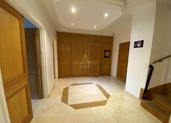 NEUILLY SUR SEINE/ DUPLEX AVEC TERRASSE, BALCON, 3 PARKING, CAVE, 4 CHAMBRES