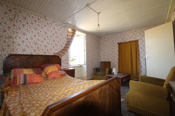 Mounes-Prohencoux (12370) Grande propriété de 235 m² à rénover – Terrain de plus de 1 500 m², avec dépendances