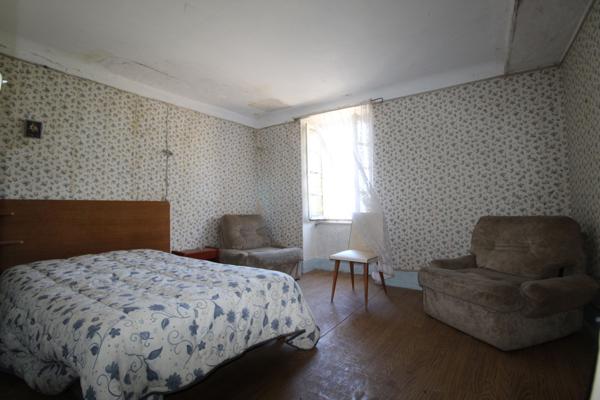 Mounes-Prohencoux (12370) Grande propriété de 235 m² à rénover – Terrain de plus de 1 500 m², avec dépendances