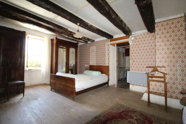 Mounes-Prohencoux (12370) Grande propriété de 235 m² à rénover – Terrain de plus de 1 500 m², avec dépendances