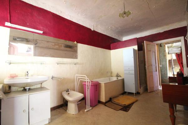 Mounes-Prohencoux (12370) Grande propriété de 235 m² à rénover – Terrain de plus de 1 500 m², avec dépendances