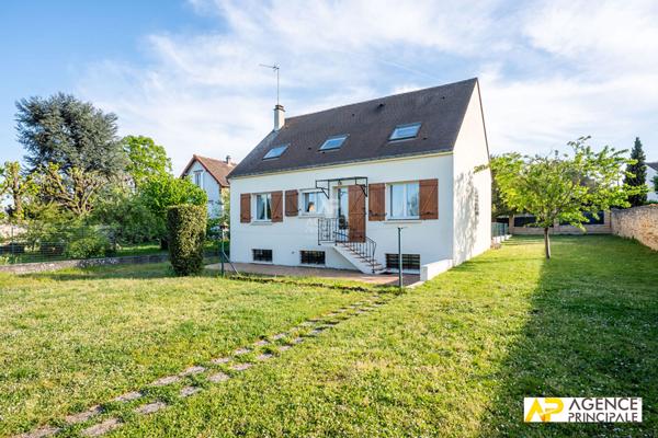 Maison Le Mesnil Le Roi 160 m2 €1 150 000 ** - Référence 4682