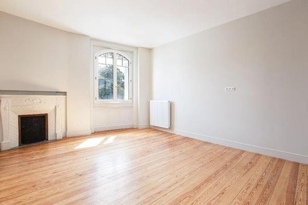 Maison bourgeoise rénovée avec jardin et garage