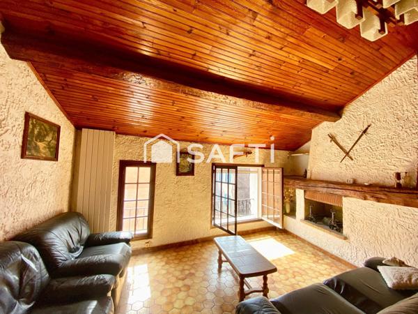 Appartement T4 avec terrasse plein centre.