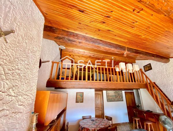 Appartement T4 avec terrasse plein centre.