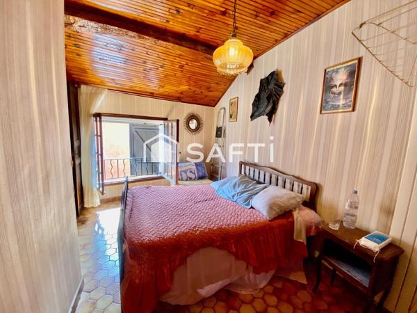 Appartement T4 avec terrasse plein centre.