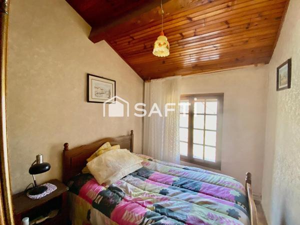 Appartement T4 avec terrasse plein centre.