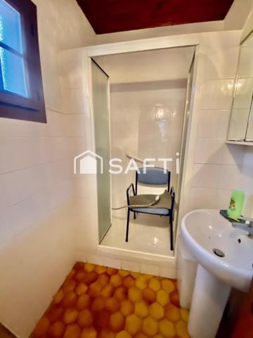 Appartement T4 avec terrasse plein centre.