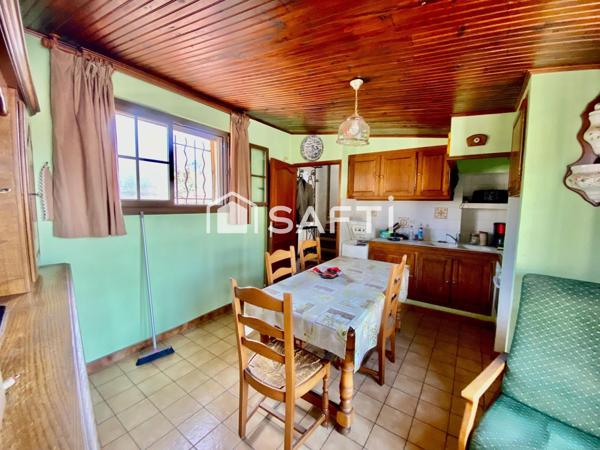 Appartement T4 avec terrasse plein centre.