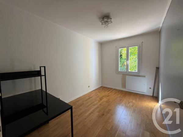 Maison à vendre  4 pièces - 121,40 m 2   COULOMMIERS  - 77
