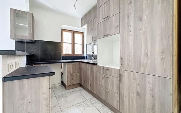 Appartement à vendre    2 pièces • 44 m2 Vence