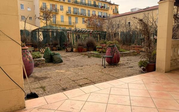 Appartement à vendre    4 pièces • 183,28 m2 Nice