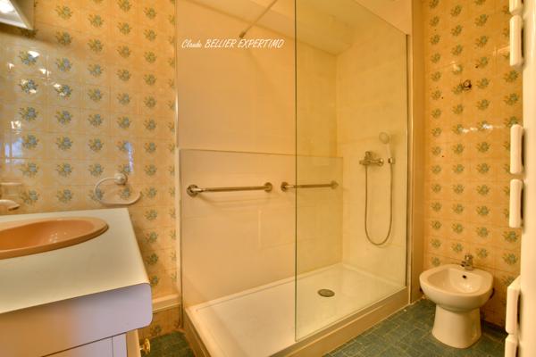 Marseille (13014) APPARTEMENT T5 DE 102 m2, Traversant, sa Cave, son Parking ses 2 balcons avec leur vue dégagée