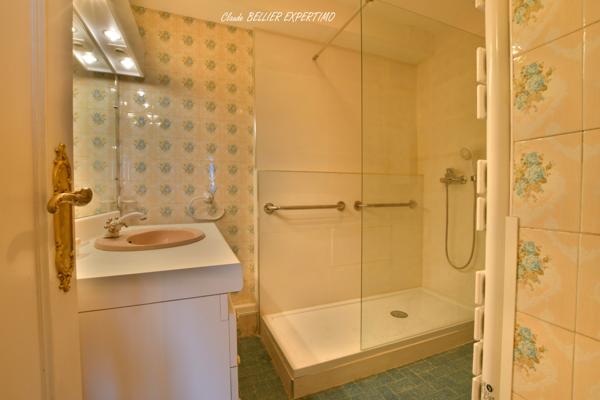 Marseille (13014) APPARTEMENT T5 DE 102 m2, Traversant, sa Cave, son Parking ses 2 balcons avec leur vue dégagée