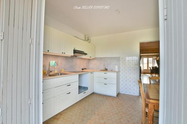 Marseille (13014) APPARTEMENT T5 DE 102 m2, Traversant, sa Cave, son Parking ses 2 balcons avec leur vue dégagée