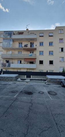 Marseille (13014) APPARTEMENT T5 DE 102 m2, Traversant, sa Cave, son Parking ses 2 balcons avec leur vue dégagée