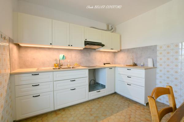 Marseille (13014) APPARTEMENT T5 DE 102 m2, Traversant, sa Cave, son Parking ses 2 balcons avec leur vue dégagée