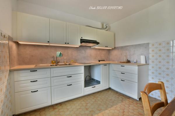 Marseille (13014) APPARTEMENT T5 DE 102 m2, Traversant, sa Cave, son Parking ses 2 balcons avec leur vue dégagée