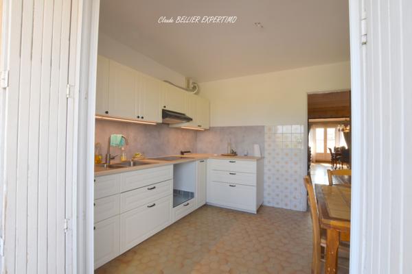 Marseille (13014) APPARTEMENT T5 DE 102 m2, Traversant, sa Cave, son Parking ses 2 balcons avec leur vue dégagée