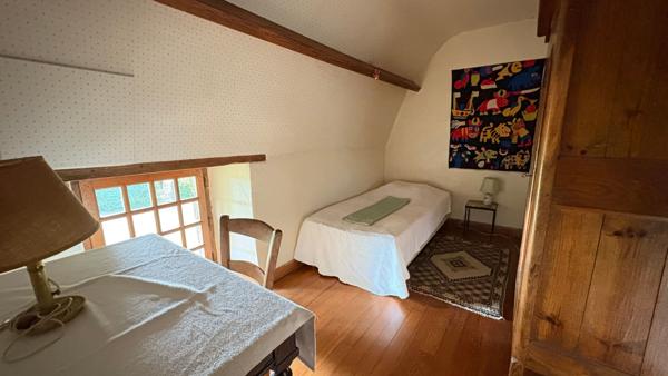 Chaumière située dans un village de pierre proche du bourg de Plougoumelen