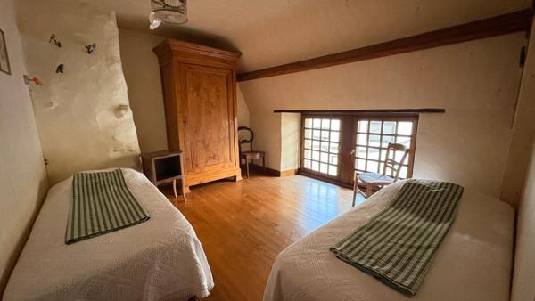 Chaumière située dans un village de pierre proche du bourg de Plougoumelen