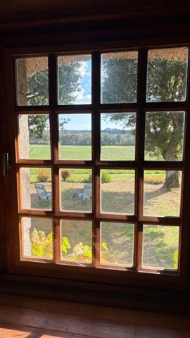 Chaumière située dans un village de pierre proche du bourg de Plougoumelen
