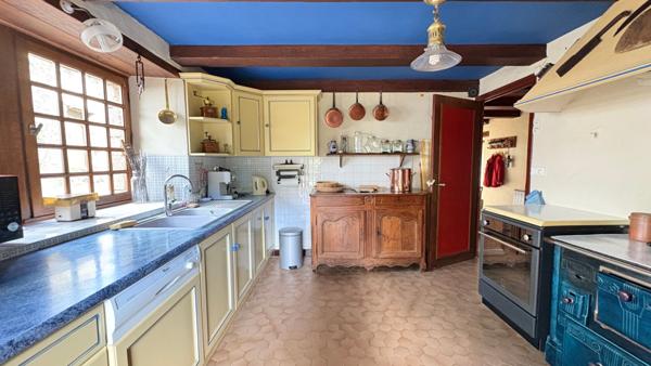 Chaumière située dans un village de pierre proche du bourg de Plougoumelen