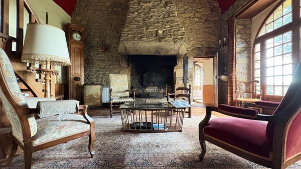 Chaumière située dans un village de pierre proche du bourg de Plougoumelen