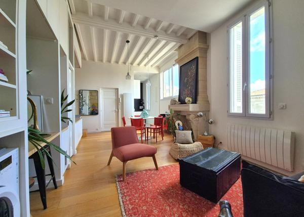 CHARTRONS - DUPLEX - LUMINEUX - CHARME DE L'ANCIEN - PARFAIT ETAT