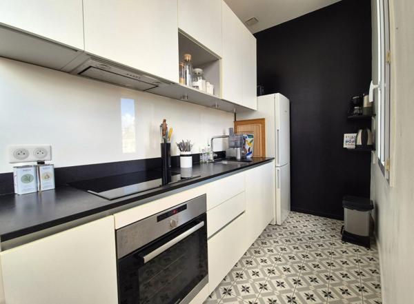 CHARTRONS - DUPLEX - LUMINEUX - CHARME DE L'ANCIEN - PARFAIT ETAT