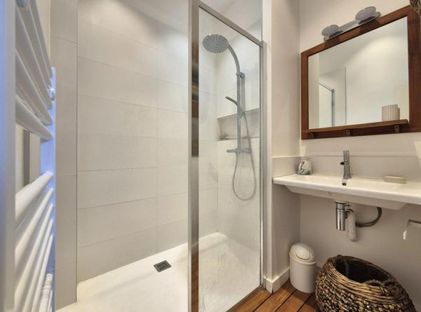 CHARTRONS - DUPLEX - LUMINEUX - CHARME DE L'ANCIEN - PARFAIT ETAT