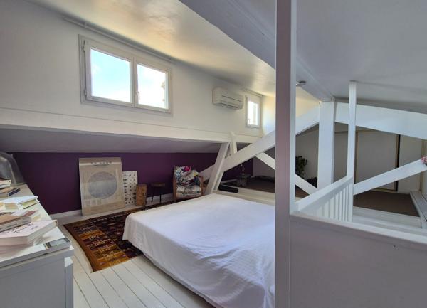 CHARTRONS - DUPLEX - LUMINEUX - CHARME DE L'ANCIEN - PARFAIT ETAT