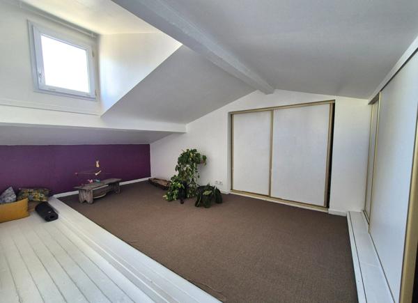 CHARTRONS - DUPLEX - LUMINEUX - CHARME DE L'ANCIEN - PARFAIT ETAT