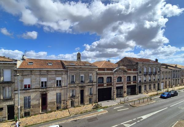 CHARTRONS - DUPLEX - LUMINEUX - CHARME DE L'ANCIEN - PARFAIT ETAT