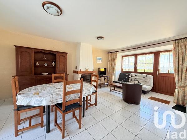 Gîte 6 pièces de 114 m² à Saint-Méloir-des-Ondes (35350)