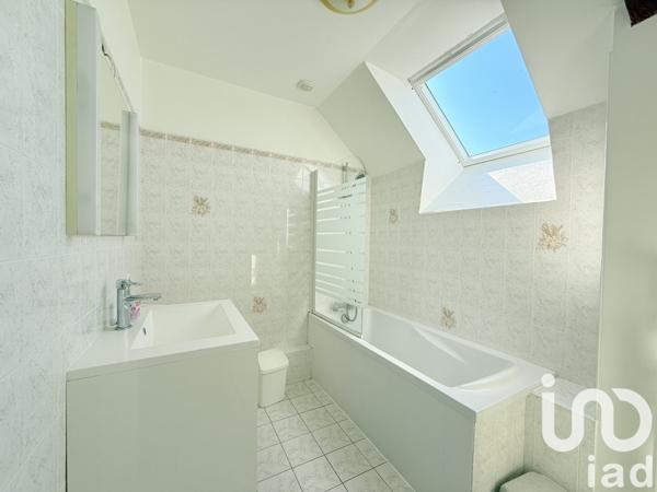 Gîte 6 pièces de 114 m² à Saint-Méloir-des-Ondes (35350)