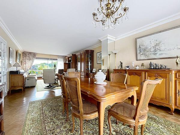 A vendre - Appartement T5 de 98 m² au dernier étage avec ascenseur, balcons, deux stationnements et cave - Rare à la vente "Angers Gare / Visitation"