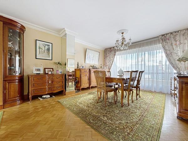 A vendre - Appartement T5 de 98 m² au dernier étage avec ascenseur, balcons, deux stationnements et cave - Rare à la vente "Angers Gare / Visitation"