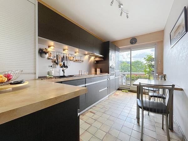 A vendre - Appartement T5 de 98 m² au dernier étage avec ascenseur, balcons, deux stationnements et cave - Rare à la vente "Angers Gare / Visitation"