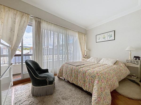 A vendre - Appartement T5 de 98 m² au dernier étage avec ascenseur, balcons, deux stationnements et cave - Rare à la vente "Angers Gare / Visitation"