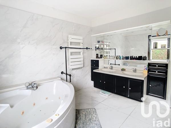 Maison traditionnelle 6 pièces de 163 m² à Bully-les-Mines (62160)