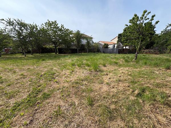 86580 VOUNEUIL SOUS BIARD Terrain Vouneuil Sous Biard 898 m2