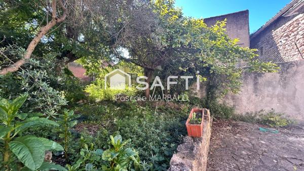 Maison de village de 380 m² sur 558 m² cloturé - 2 entrées -