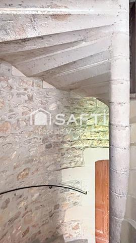 Maison de village de 380 m² sur 558 m² cloturé - 2 entrées -