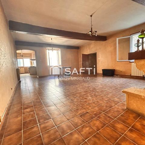 Maison de village de 380 m² sur 558 m² cloturé - 2 entrées -
