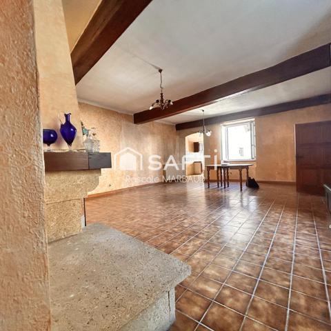 Maison de village de 380 m² sur 558 m² cloturé - 2 entrées -