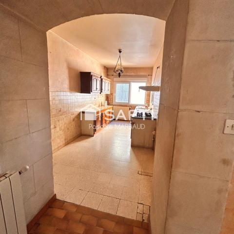 Maison de village de 380 m² sur 558 m² cloturé - 2 entrées -